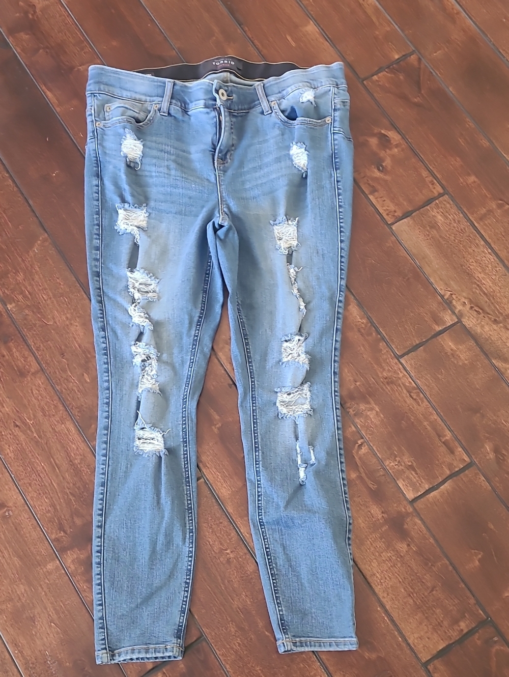 Torrid Bombshell SkinnyLight Blue Distressed Women’s Skinny Jeans Size 16R3